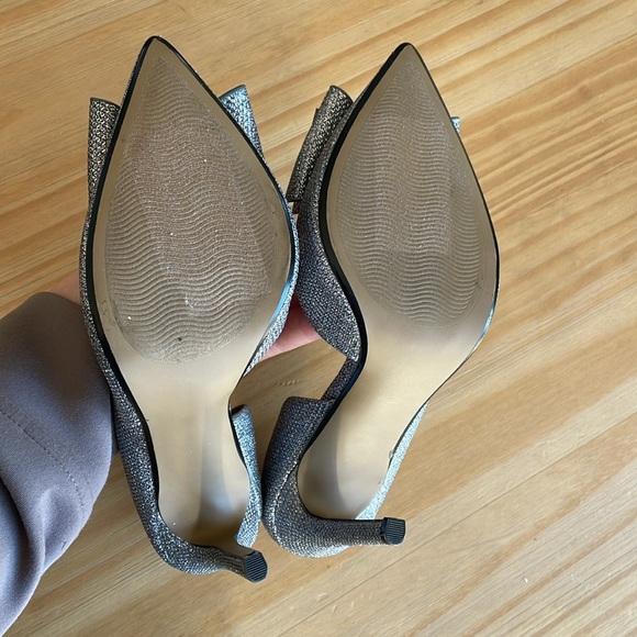 NEW! Betsy Johnson Women's Prince d'Orsay Evening Pumps in Silver Glitter - Picture 9 of 11